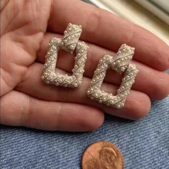 Pearl Square Earrings - Picture 3 of 3